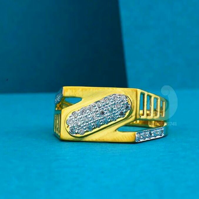 22ct gold cz gents ring