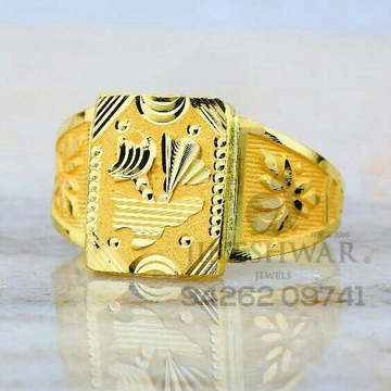 Precious Designer Fancy Plain Gold Gents Ring