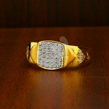 916 Fancy Cz Gold Gents Ring