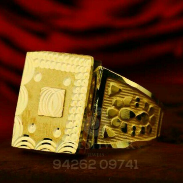 Attractive Fancy Gold Gents Ring