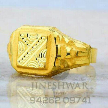 Sinple Simmering Plain Gold Gents Ring