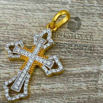 916 Attractive Cz Fancy Cross Pendent