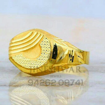 Simple Simmering Fancy Gold Gents Ring