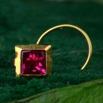 18kt Gold Fancy Nosepin