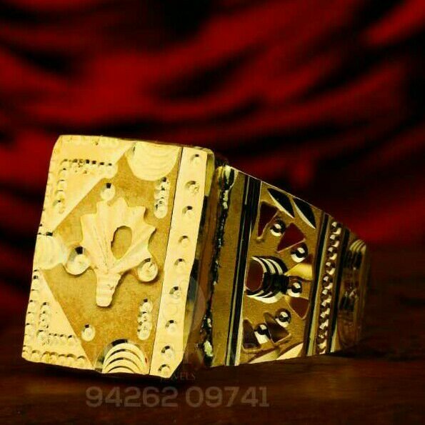 Attractive Designer Plain Gold Gents Ring