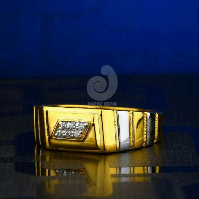 916 Cz Gold Gents Ring